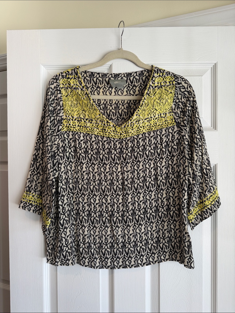 Maeve Anthropologie Black Cream Tunic with Yellow Accent Embroidery